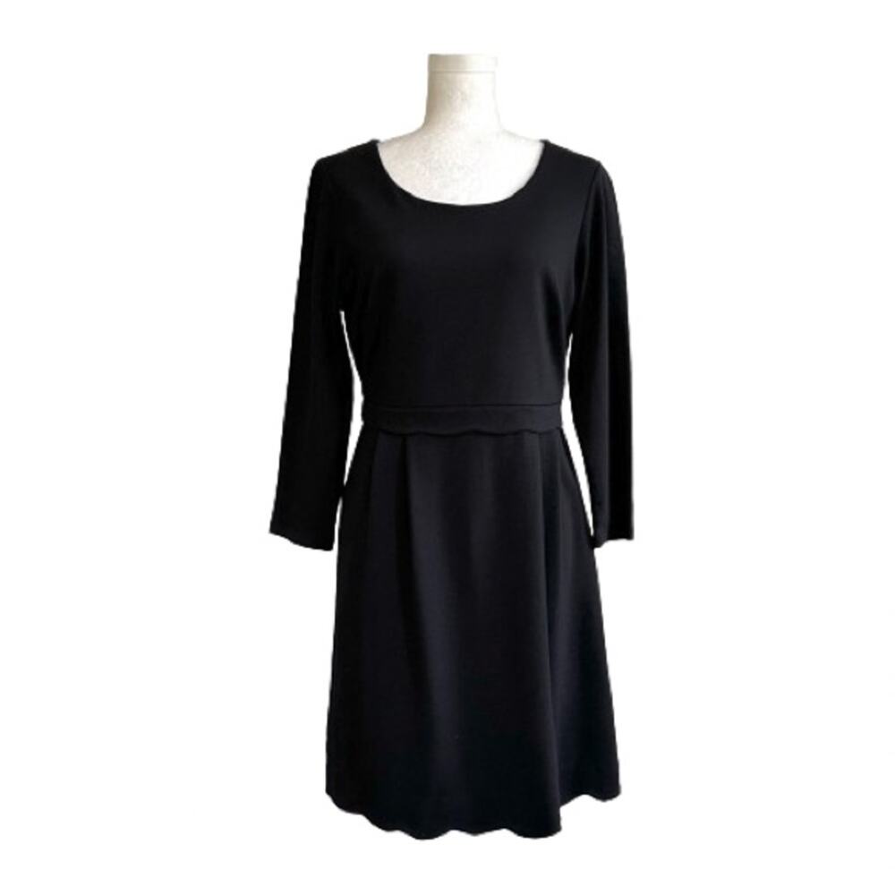 Tahari Dress LBD Black 3/4 Sleeve Scalloped Trim Stretch Sheath Dress Size 8